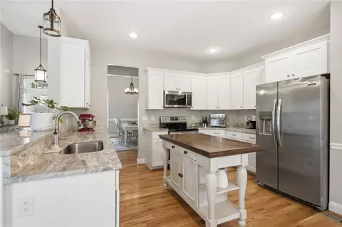 Kitchen - 105 Winterbrook Cir, Seneca, SC 29678 photo 5 of 6