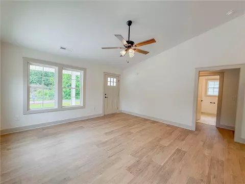 350 Code Cir, Seneca, SC 29678 photo 4