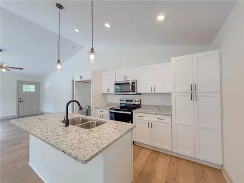 350 Code Cir, Seneca, SC 29678 photo 9
