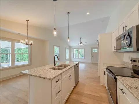 350 Code Cir, Seneca, SC 29678 photo 10