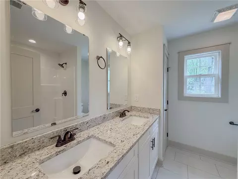 350 Code Cir, Seneca, SC 29678 photo 17