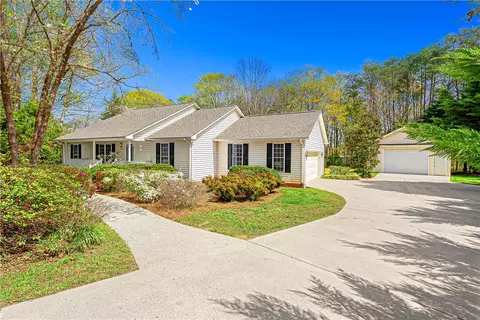 214 Valley Creek Dr, Westminster, SC 29693