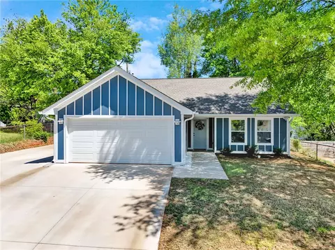 4 Mcarthur St, Greenville, SC 29611