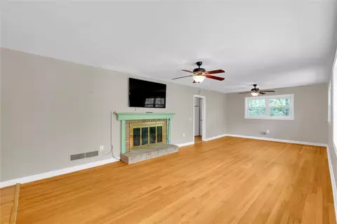 Living - 106 Mitchell Ave, Clemson, SC 29631 photo 2 of 8
