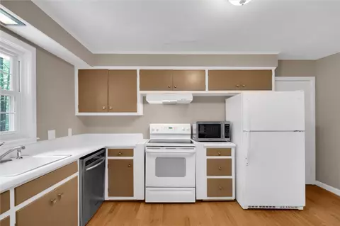 Kitchen - 106 Mitchell Ave, Clemson, SC 29631 photo 3 of 5