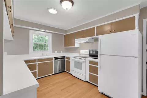 Kitchen - 106 Mitchell Ave, Clemson, SC 29631 photo 2 of 5