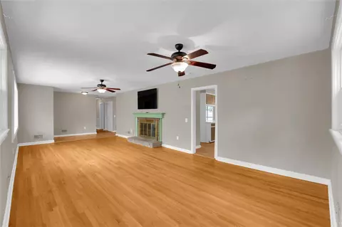 Living - 106 Mitchell Ave, Clemson, SC 29631 photo 6 of 8