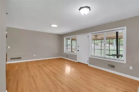 Living - 106 Mitchell Ave, Clemson, SC 29631 photo 7 of 8