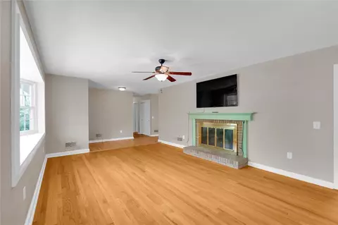 Living - 106 Mitchell Ave, Clemson, SC 29631 photo 3 of 8