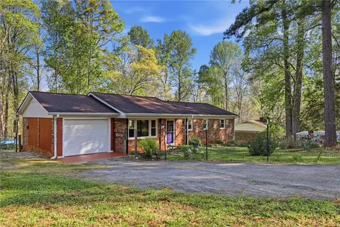 623 W Springwood Dr, Seneca, SC 29672
