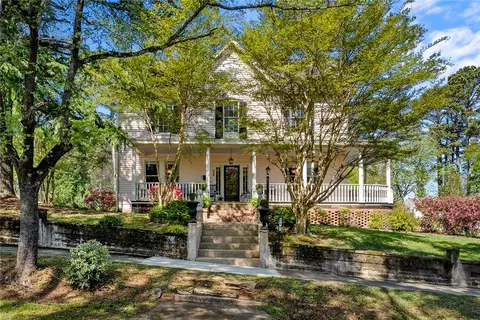 208 S Tugaloo St, Walhalla, SC 29691