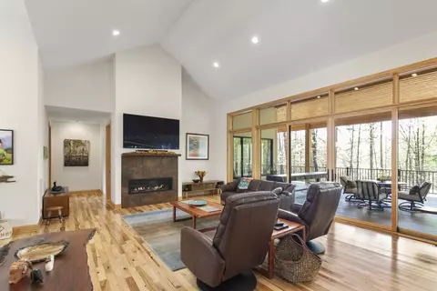 Living - 144 Lecroy Rd, Walhalla, SC 29691 photo 1 of 3