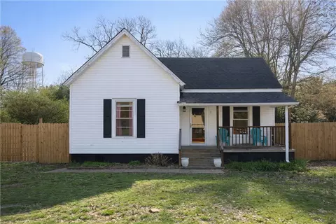 31 E Central Ave, Iva, SC 29655