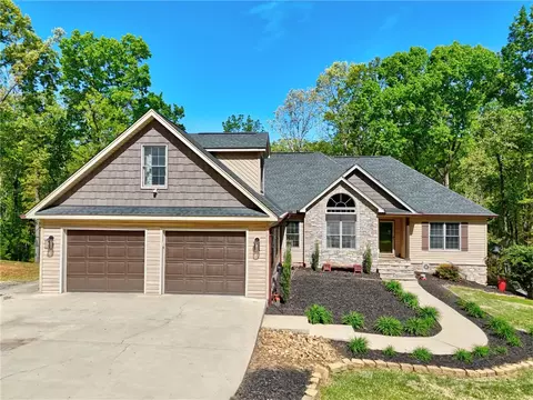 223 Brooks Dr, Townville, SC 29689