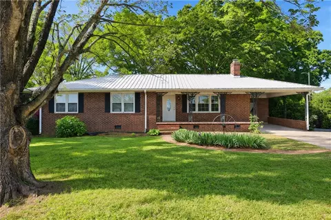 9432 81 S Hwy, Iva, SC 29655