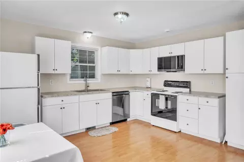 Kitchen - 307 Grant St, Easley, SC 29640 photo 2 of 2