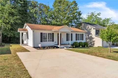 Exterior - 307 Grant St, Easley, SC 29640 photo 4 of 4