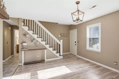 100 Henry Ct, Central, SC 29630 photo 4