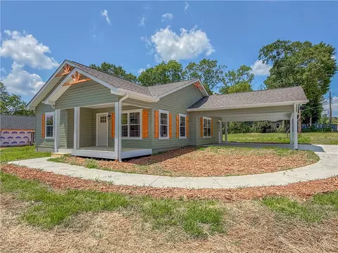 212 Pine St, Seneca, SC 29678