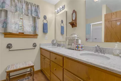Bath - 539 Upper Springs Rd, Pickens, SC 29671 photo 1 of 3