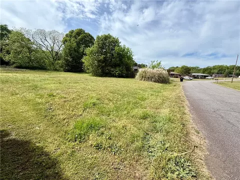 108 Meadowbrook Dr, Anderson, SC 29626