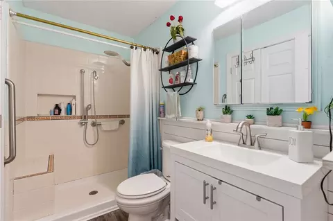Bath - 1412 Forest Ln, Anderson, SC 29621 photo 2 of 3
