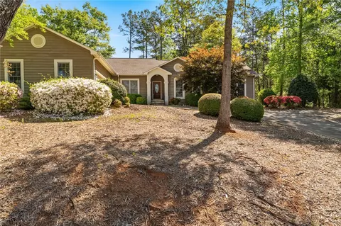 3607 Rocky Creek Dr, Seneca, SC 29678