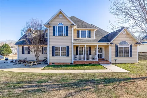 100 Carlissa Ct, Easley, SC 29640