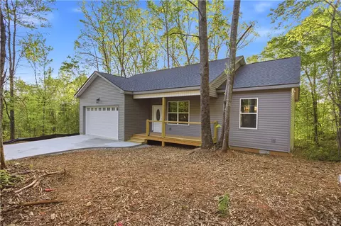 221 Cub Cove Dr, Walhalla, SC 29691