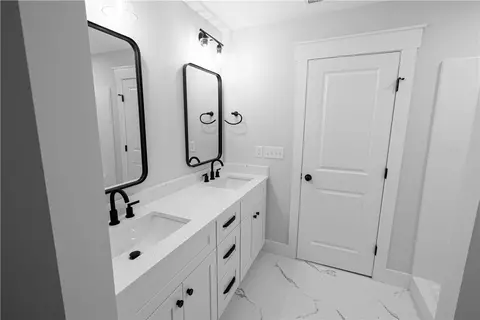 Bath - 105 Leon Dr, Anderson, SC 29621 photo 3 of 6