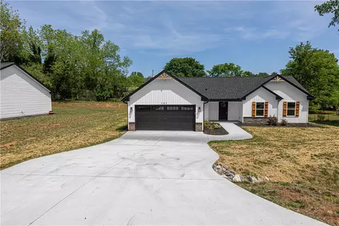 Exterior - 105 Leon Dr, Anderson, SC 29621 photo 10 of 11