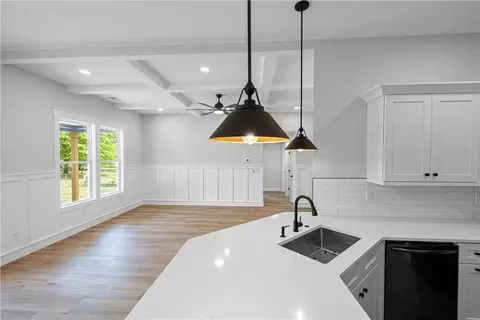 Living - 105 Leon Dr, Anderson, SC 29621 photo 2 of 6