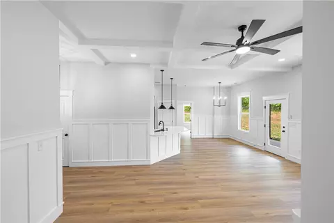 Living - 105 Leon Dr, Anderson, SC 29621 photo 4 of 6