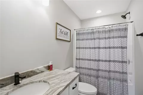 Bath - 109 Ledbetter Ln, Walhalla, SC 29691 photo 3 of 4
