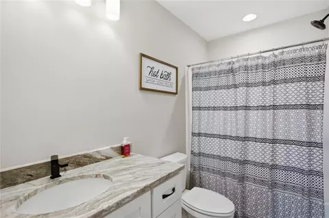 Bath - 109 Ledbetter Ln, Walhalla, SC 29691 photo 4 of 4