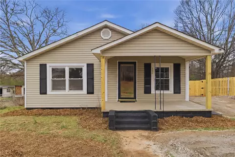 114 N Moore St, Duncan, SC 29334