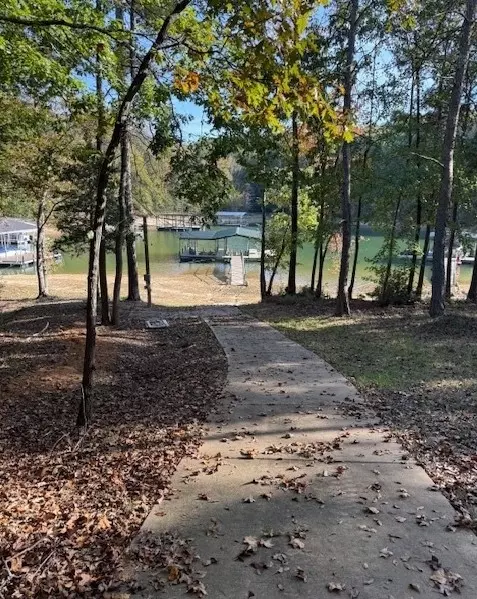 913 Paynes Creek Rd, Hartwell, GA 30643