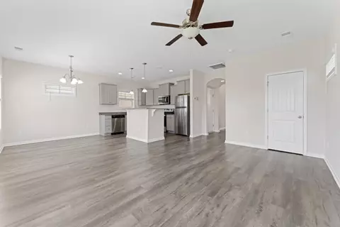 Living - 249 Samuel St, Pendleton, SC 29670 photo 3 of 3