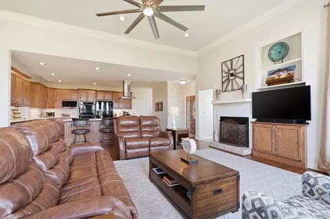 Living - 116 Caden Ln, Easley, SC 29640 photo 4 of 6