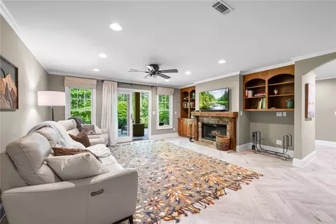 Living - 400 S Point Blvd, Sunset, SC 29685 photo 3 of 3