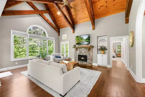 Living - 400 S Point Blvd, Sunset, SC 29685 photo 2 of 3