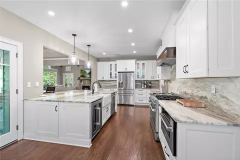 Kitchen - 400 S Point Blvd, Sunset, SC 29685 photo 3 of 4