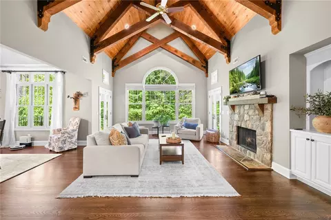 Living - 400 S Point Blvd, Sunset, SC 29685 photo 1 of 3