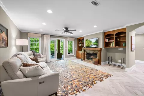 Living - 400 S Point Blvd, Sunset, SC 29685 photo 3 of 3