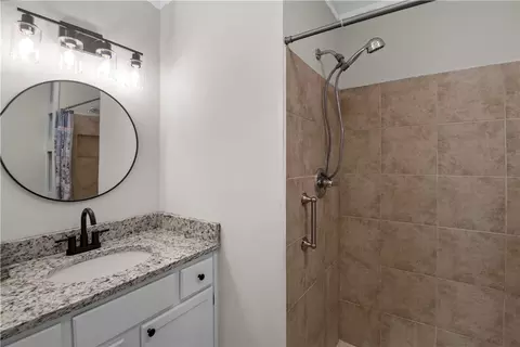 Bath - 303 Robinall Dr, Easley, SC 29642 photo 3 of 3