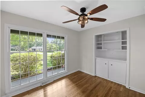 Living - 303 Robinall Dr, Easley, SC 29642 photo 4 of 4