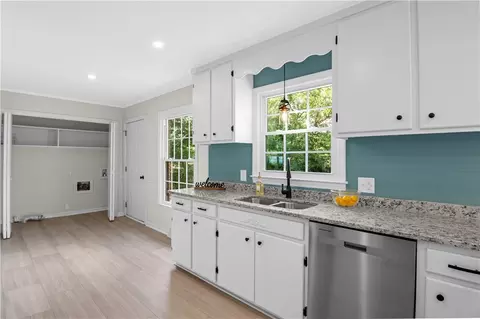 Kitchen - 303 Robinall Dr, Easley, SC 29642 photo 3 of 4