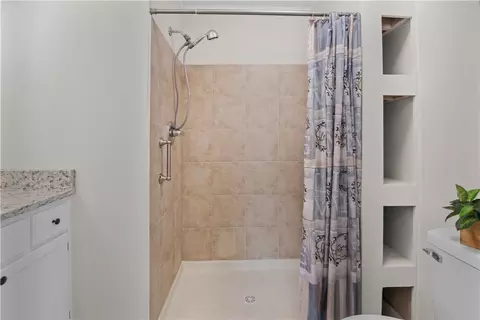 Bath - 303 Robinall Dr, Easley, SC 29642 photo 2 of 3