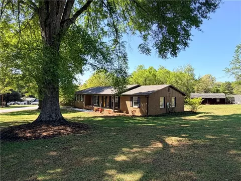 Exterior - 303 Robinall Dr, Easley, SC 29642 photo 4 of 7