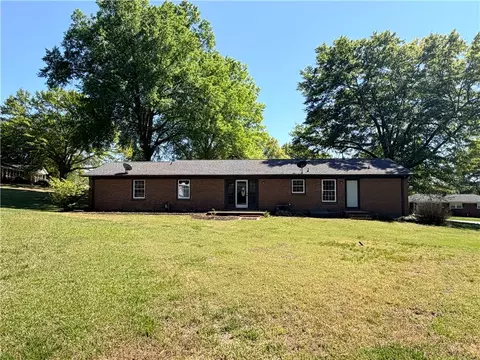 Exterior - 303 Robinall Dr, Easley, SC 29642 photo 7 of 7